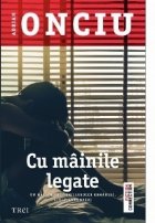 coperta Cu mainile legate. Un maestru al thrillerului romanesc